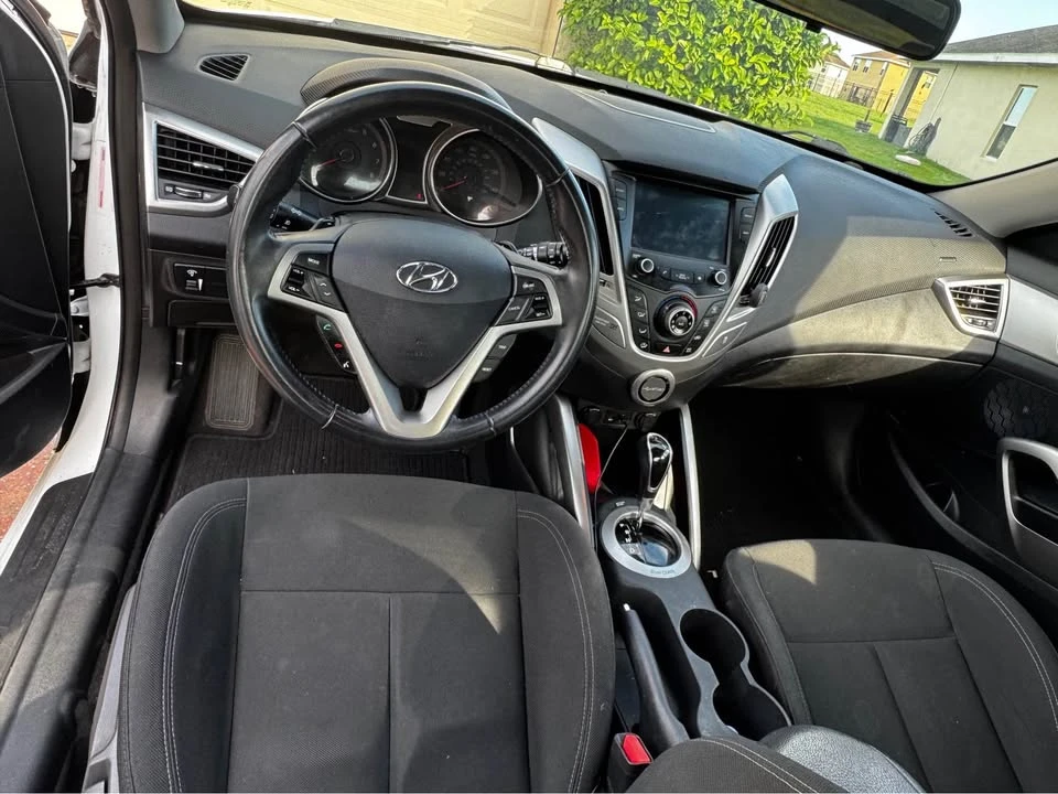 2017 Hyundai Veloster - Image 7 of 10