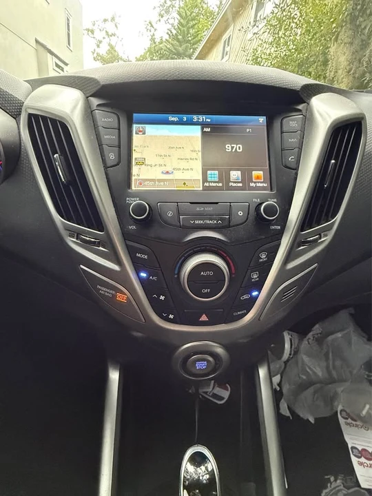 2017 Hyundai Veloster - Image 6 of 7