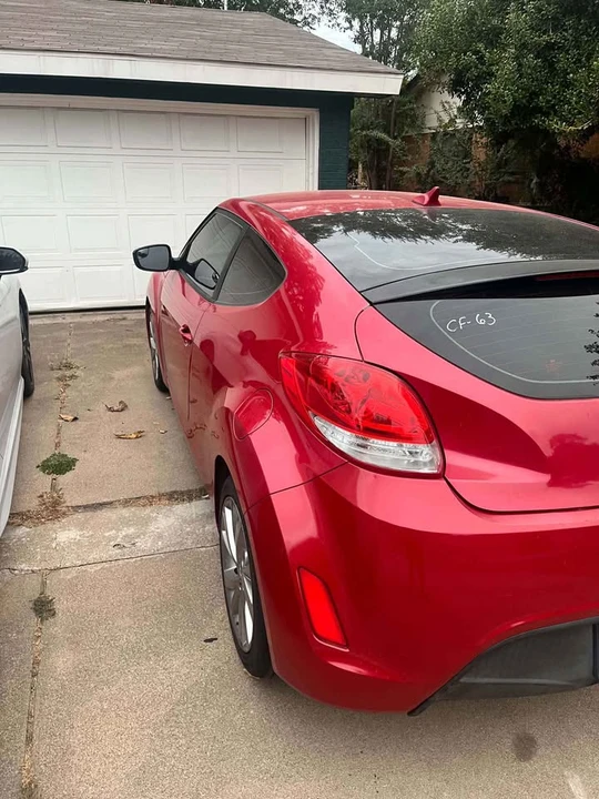 2017 Hyundai Veloster - Image 8 of 9