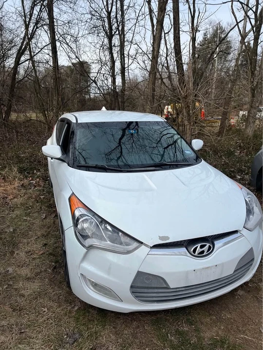 2017 Hyundai Veloster - Image 2 of 6