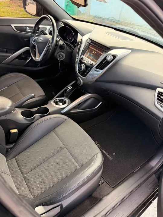2017 Hyundai Veloster - Image 8 of 12