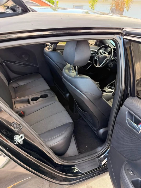 2017 Hyundai Veloster - Image 10 of 12