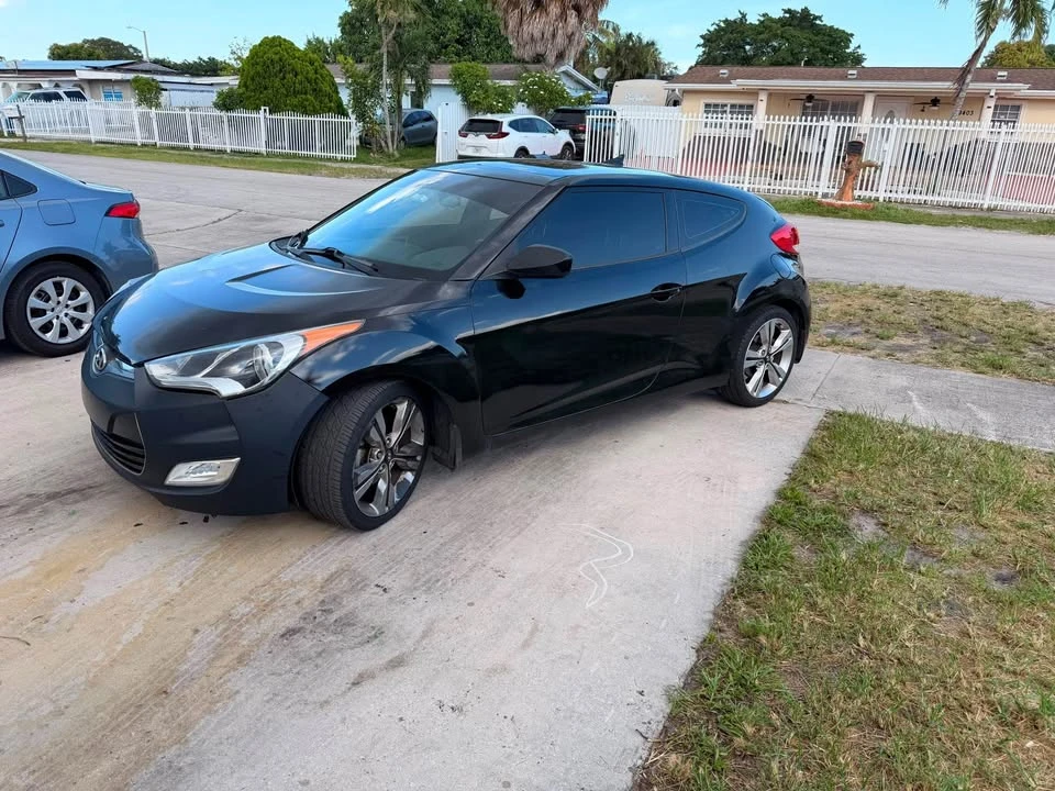 2017 Hyundai Veloster - Image 2 of 12