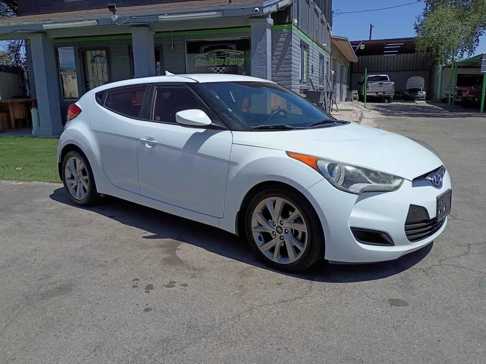 2017 Hyundai Veloster - Image 2 of 9