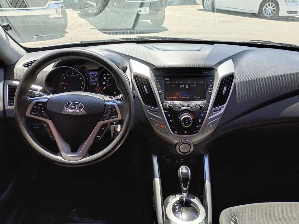 2017 Hyundai Veloster - Image 7 of 9