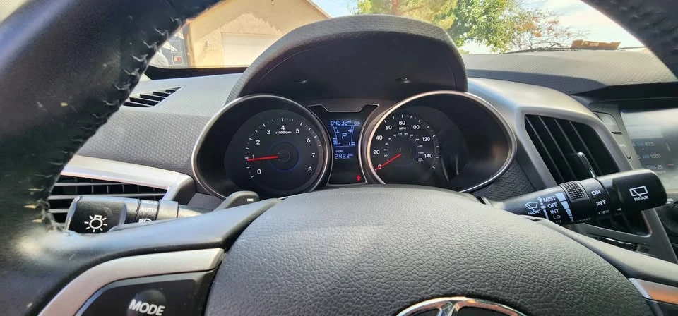 2017 Hyundai Veloster - Image 6 of 7