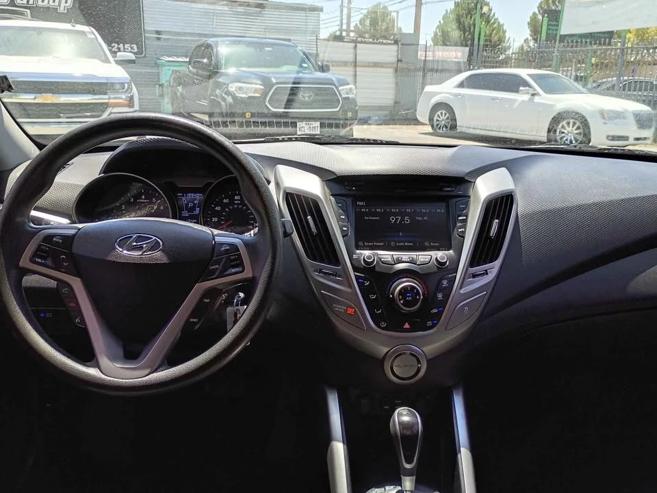 2017 Hyundai Veloster - Image 6 of 9
