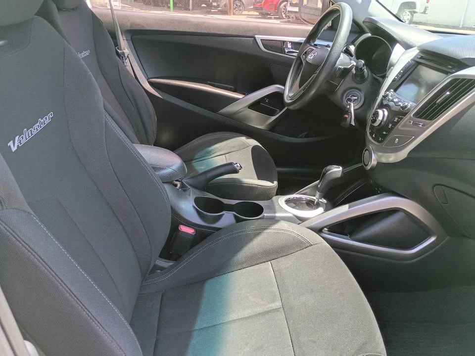 2017 Hyundai Veloster - Image 8 of 9