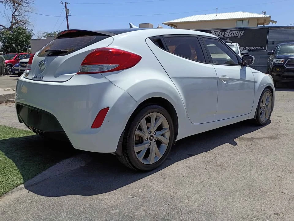 2017 Hyundai Veloster - Image 4 of 9