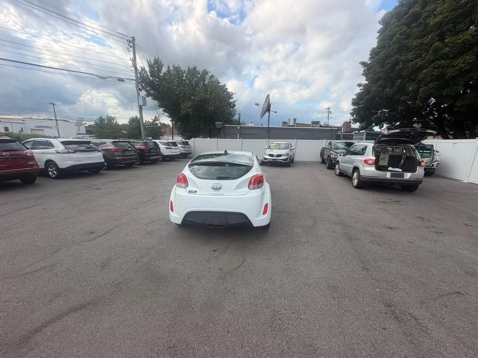 2017 Hyundai Veloster - Image 7 of 11