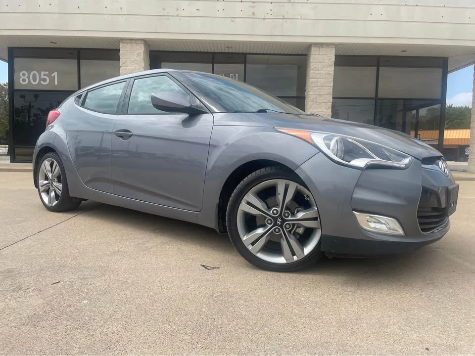 2017 Hyundai Veloster - Image 2 of 13