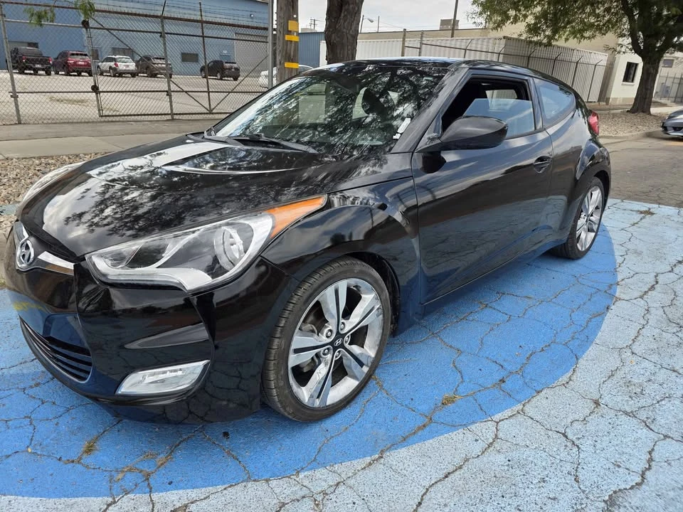 2017 Hyundai Veloster - Image 2 of 8