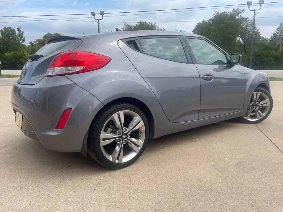 2017 Hyundai Veloster - Image 6 of 13