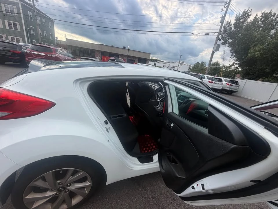 2017 Hyundai Veloster - Image 9 of 11