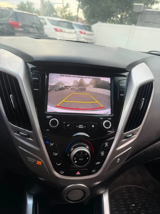 2017 Hyundai Veloster - Image 10 of 11
