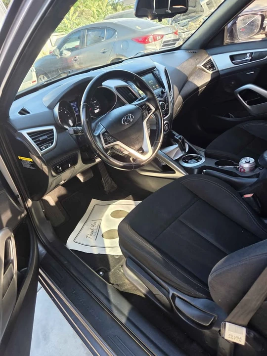 2017 Hyundai Veloster - Image 8 of 11