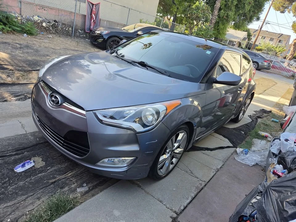 2017 Hyundai Veloster - Image 2 of 11