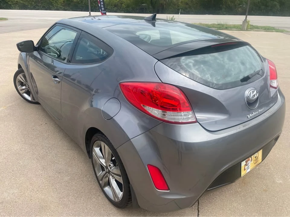 2017 Hyundai Veloster - Image 8 of 13