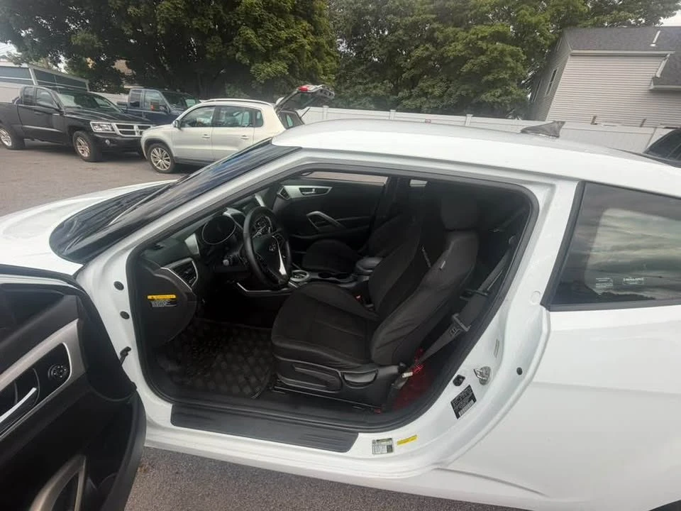 2017 Hyundai Veloster - Image 8 of 9