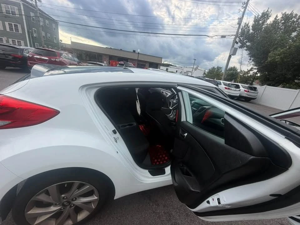 2017 Hyundai Veloster - Image 7 of 9