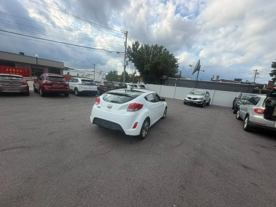 2017 Hyundai Veloster - Image 3 of 9