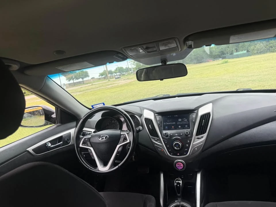 2017 Hyundai Veloster - Image 15 of 18