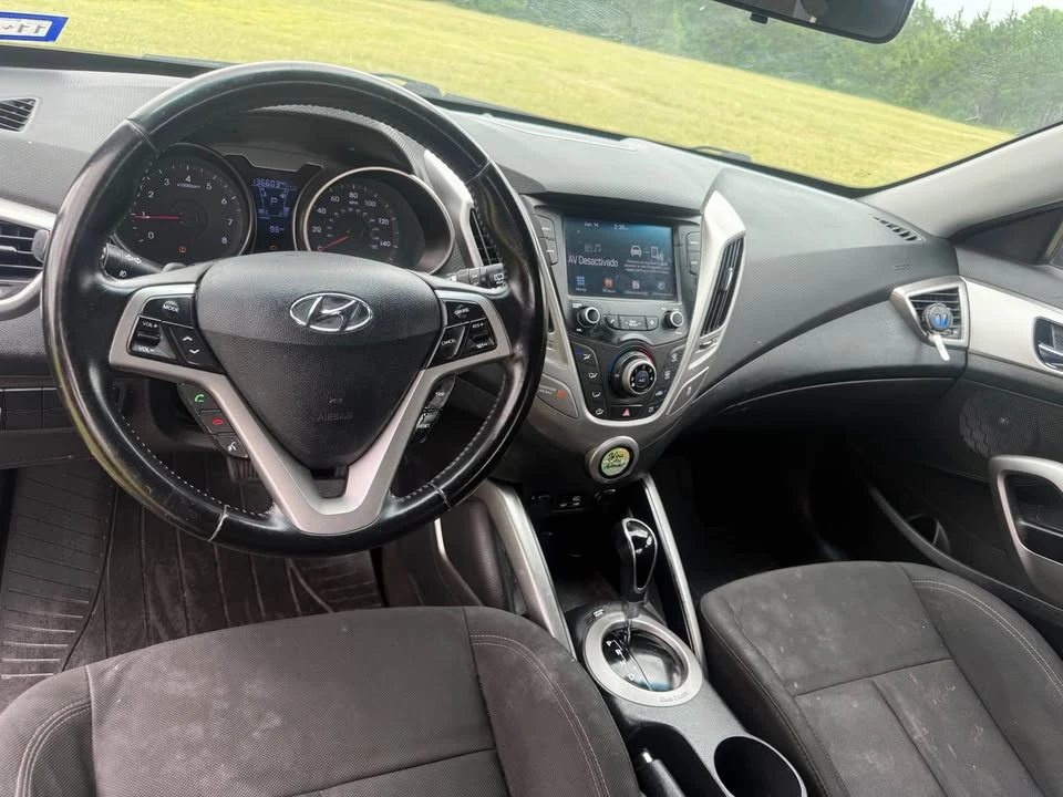 2017 Hyundai Veloster - Image 16 of 18