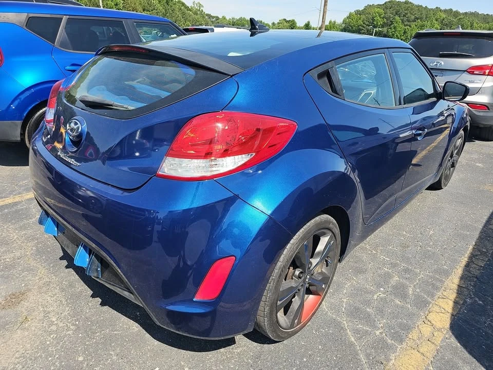 2017 Hyundai Veloster - Image 10 of 11