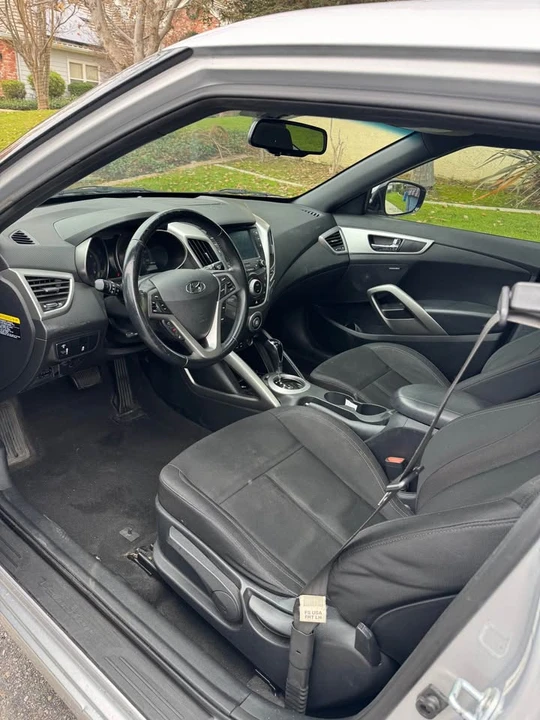 2017 Hyundai Veloster - Image 4 of 10