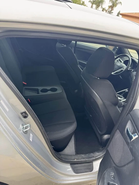 2017 Hyundai Veloster - Image 5 of 10
