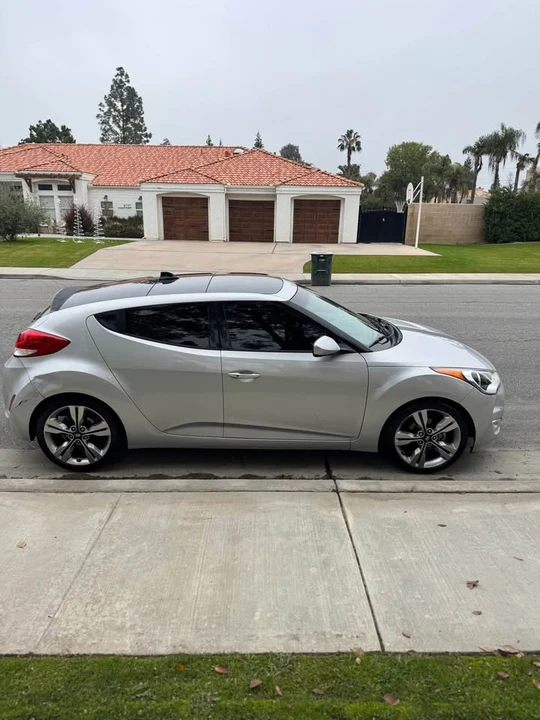 2017 Hyundai Veloster - Image 7 of 10