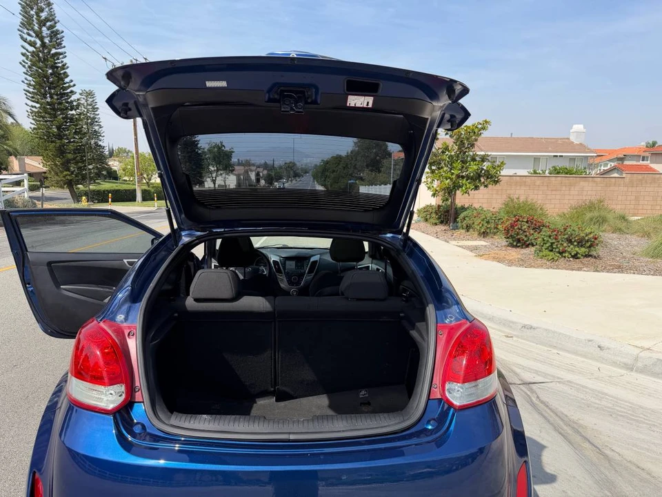 2017 Hyundai Veloster - Image 8 of 12