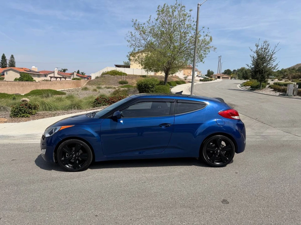 2017 Hyundai Veloster - Image 2 of 12