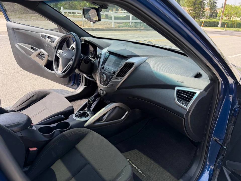 2017 Hyundai Veloster - Image 10 of 12
