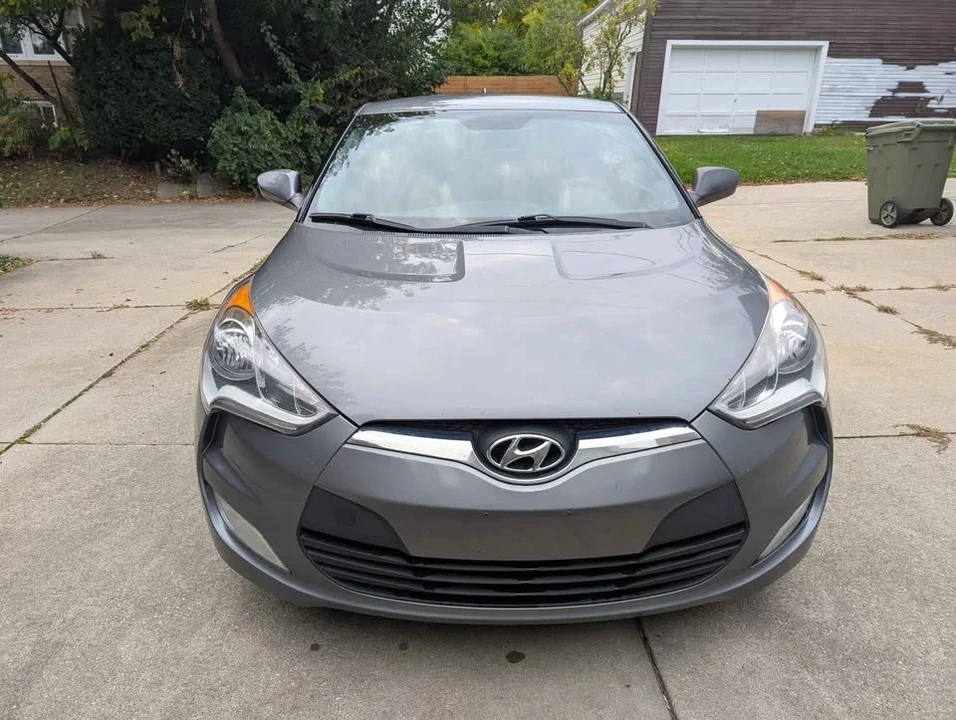 2017 Hyundai Veloster - Image 2 of 10