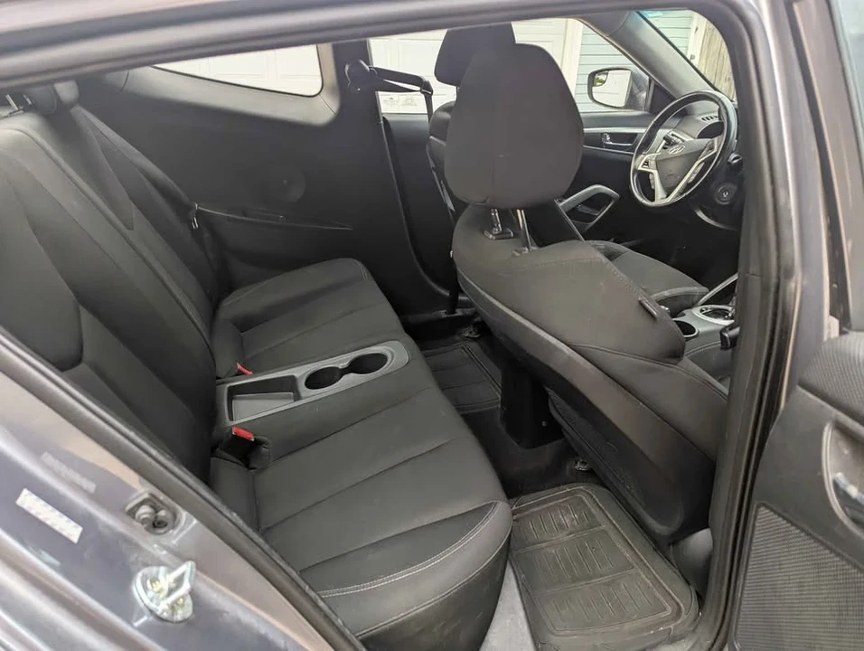 2017 Hyundai Veloster - Image 8 of 10