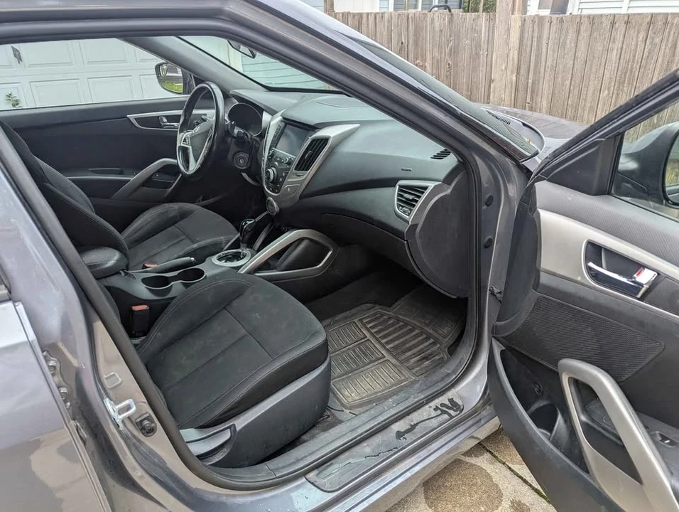 2017 Hyundai Veloster - Image 7 of 10