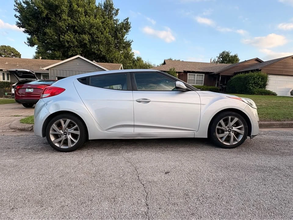 2017 Hyundai Veloster - Image 3 of 11