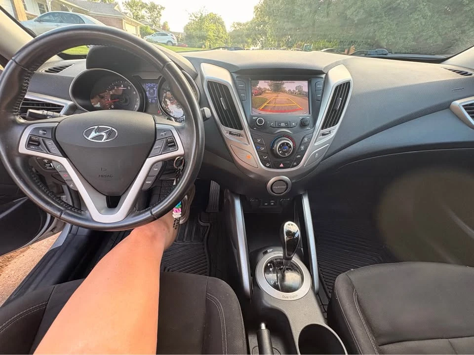 2017 Hyundai Veloster - Image 9 of 11