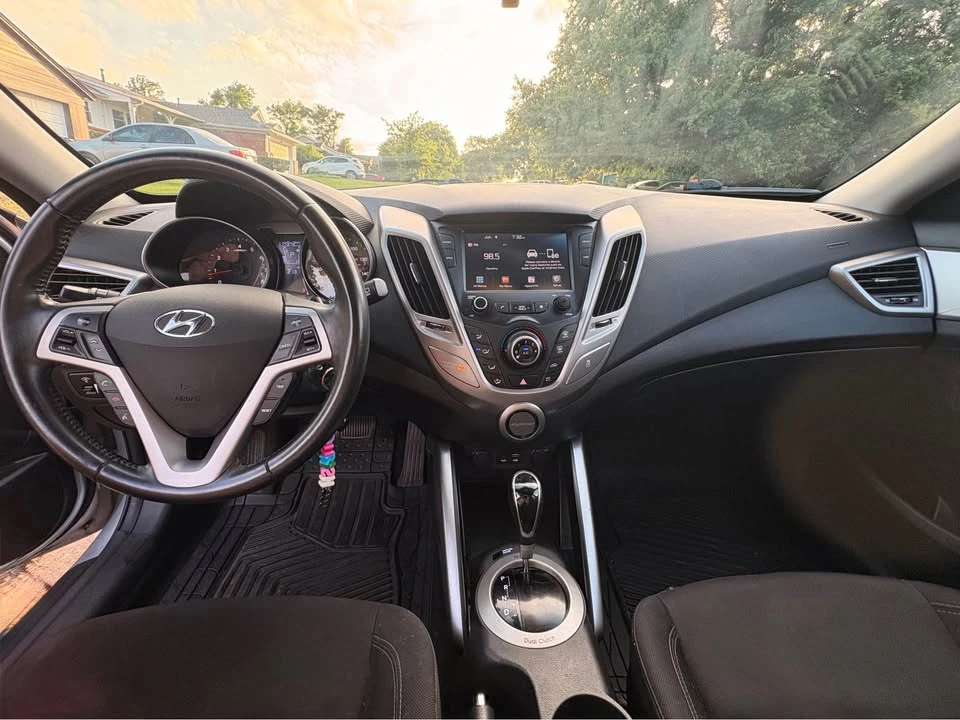 2017 Hyundai Veloster - Image 4 of 11