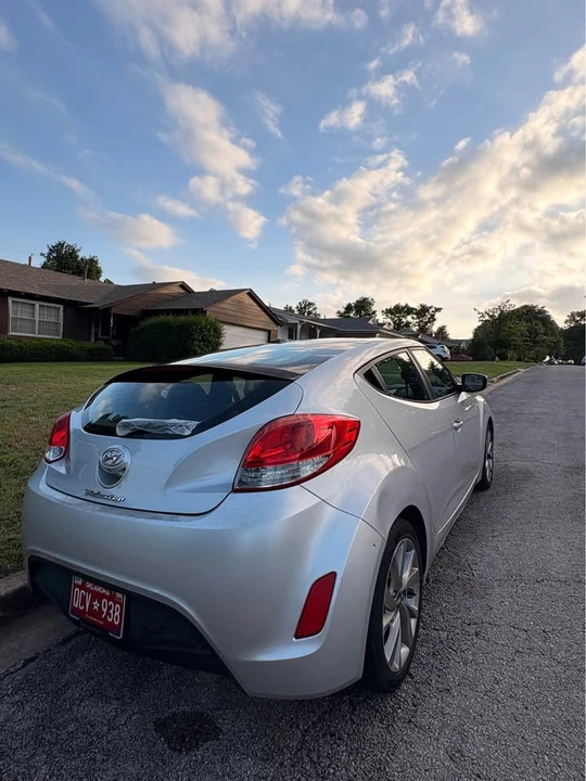 2017 Hyundai Veloster - Image 2 of 11
