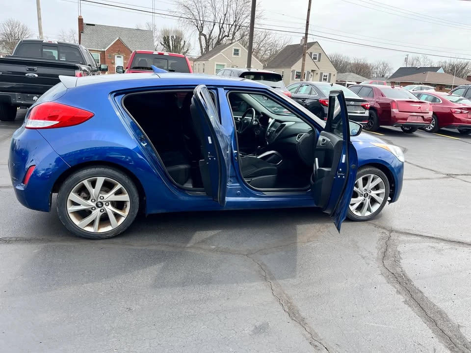 2017 Hyundai Veloster - Image 10 of 15
