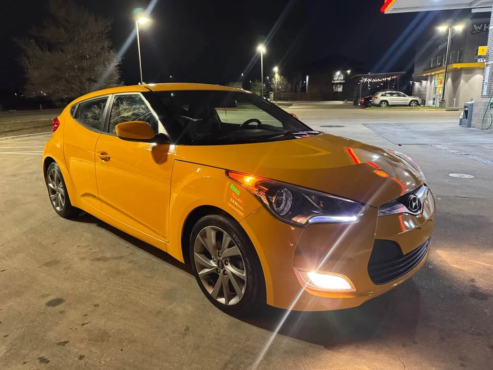 2017 Hyundai Veloster - Image 2 of 15
