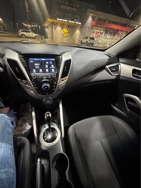 2017 Hyundai Veloster - Image 9 of 15