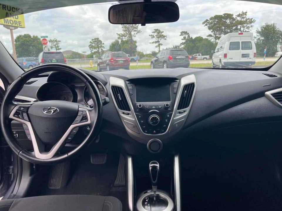 2017 Hyundai Veloster - Image 22 of 31