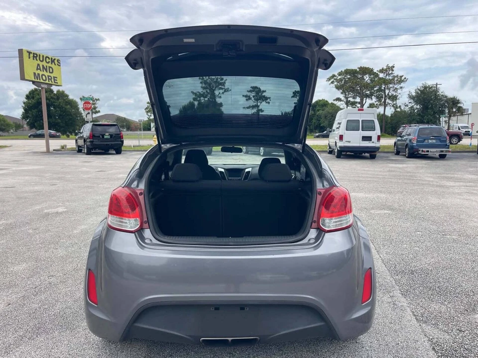 2017 Hyundai Veloster - Image 11 of 28