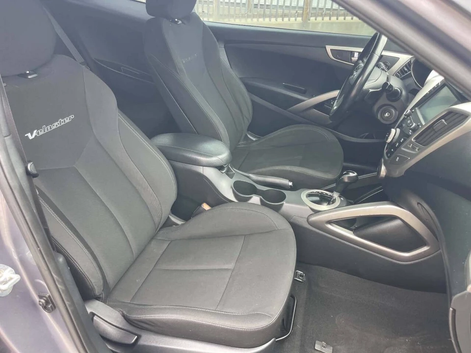 2017 Hyundai Veloster - Image 19 of 28