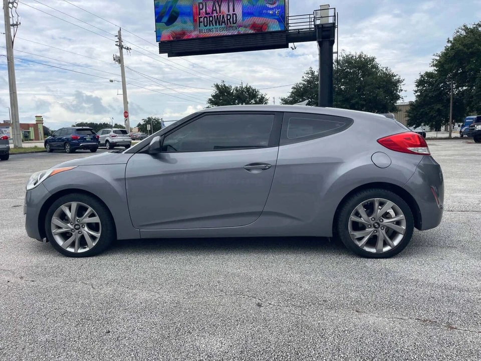 2017 Hyundai Veloster - Image 28 of 31