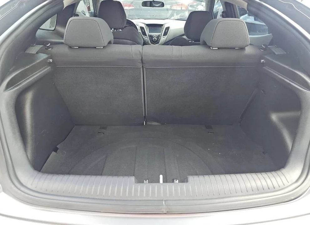 2017 Hyundai Veloster - Image 7 of 31