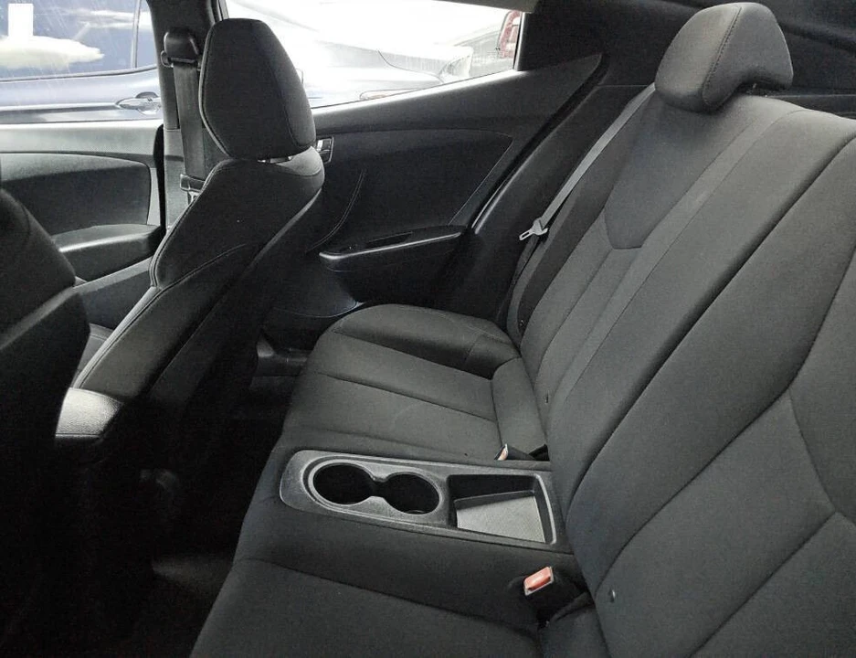 2017 Hyundai Veloster - Image 9 of 31